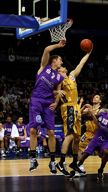 站稳脚跟 站稳脚跟