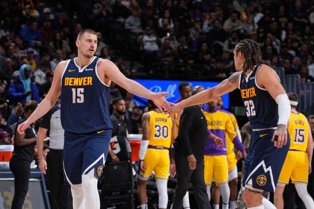 她不仅保持 她不仅保持